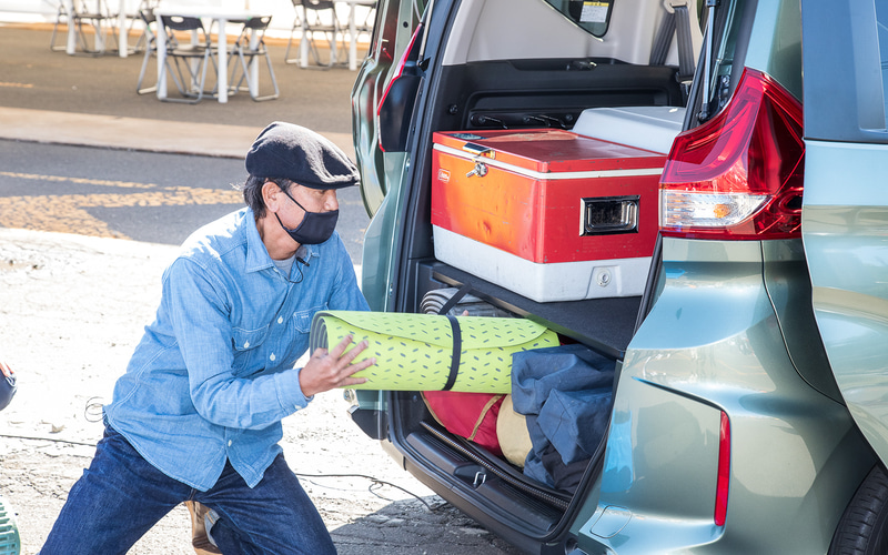 残ったスペースはマットやシュラフなど変形可能なアイテムで埋める