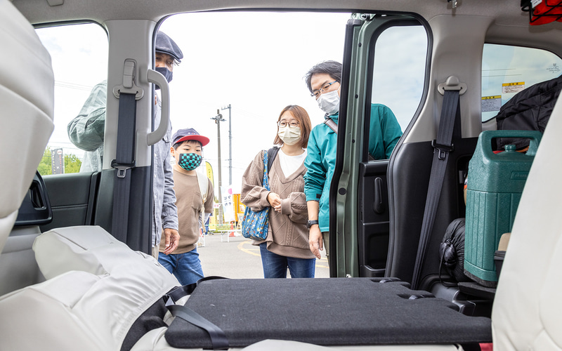 小雀氏が直接積み込みのワザを伝授