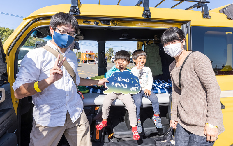 コンパクトなボディに広いスペースを持つN-VANは多くの来場者からの注目を集めていた