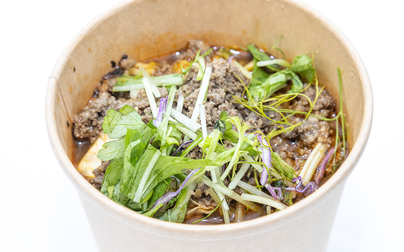 中央区に店舗を構えるスープカレー ネイビーズ。ザンギスープカレーとカレーヌードル、どちらも美味でした