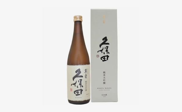 お正月特別プランにはおせち、年越しそば、日本酒が付属する