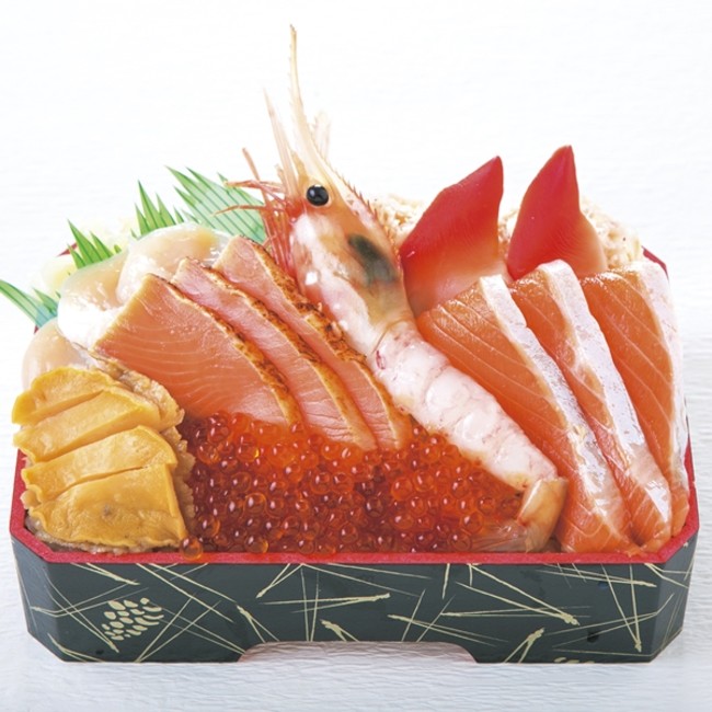 各日30点限り、おたる蝦夷屋の「鮭カムイ弁当（時鮭＆秋鮭炙り）」（2646円）