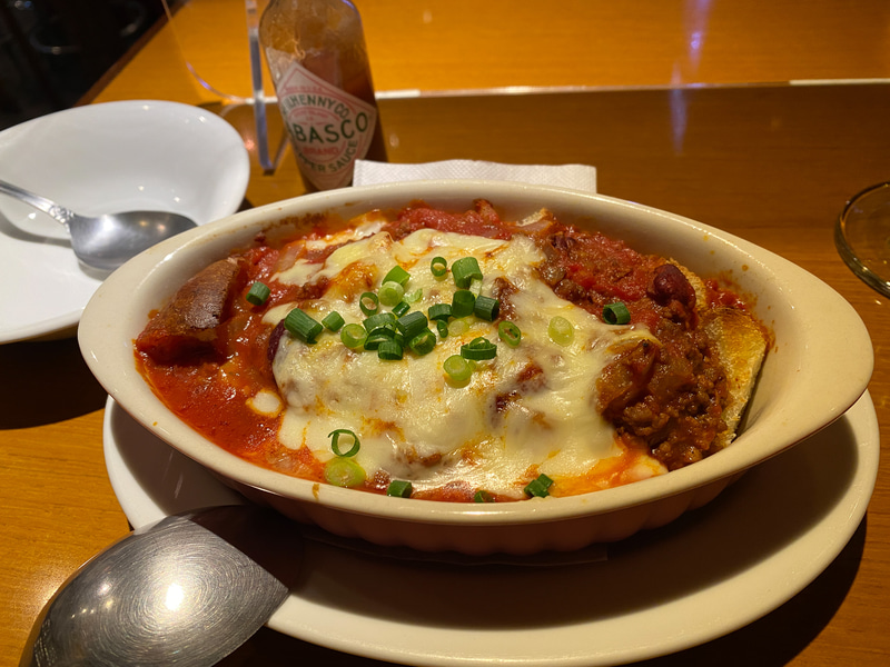 チリコンカンとチーズのオーブン焼き（690円）