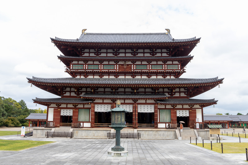 「うましうるわし奈良」では薬師寺をピックアップ。写真は薬師如来が祀られている金堂