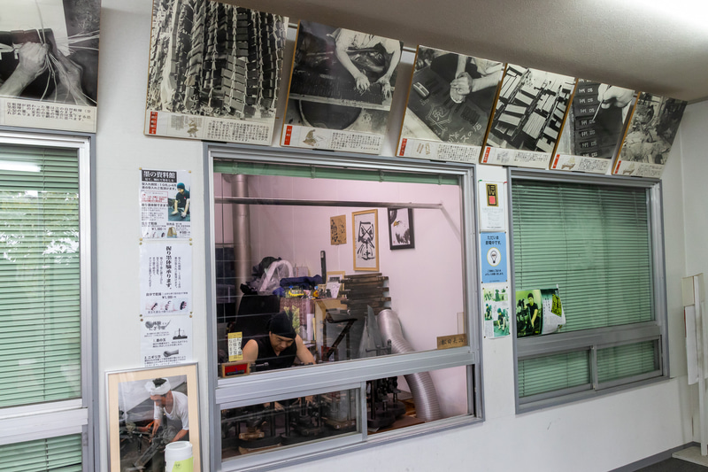 職人は早朝からお昼まで作業するので、それまでに来場すれば作業風景が見れるかも