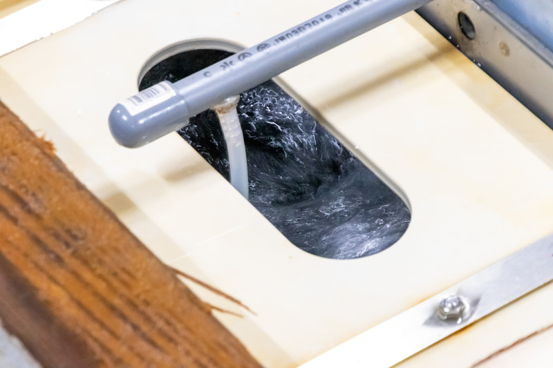 奈良の美味しい水を空気で撹拌しながら濁りのもととなる不純物を真ん中に集める