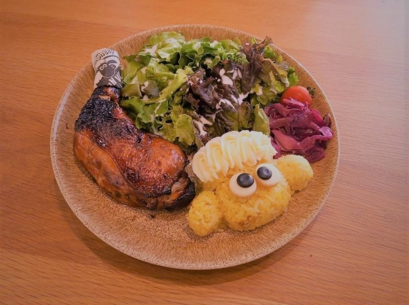 ひつじのショーンビレッジ ショップ＆カフェ「ショーンのメープル照り焼きチキン」