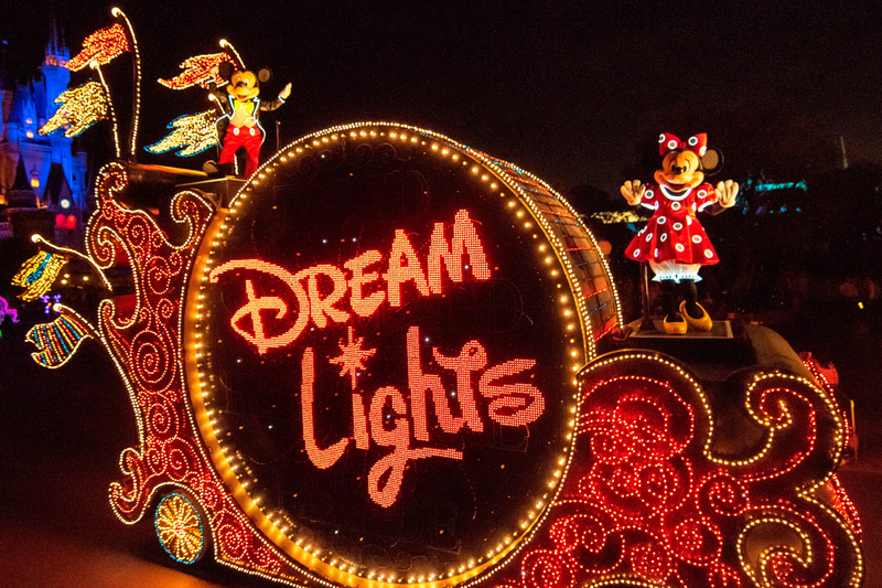 「東京ディズニーランド・エレクトリカルパレード・ドリームライツ」のスペシャルムービーを公開