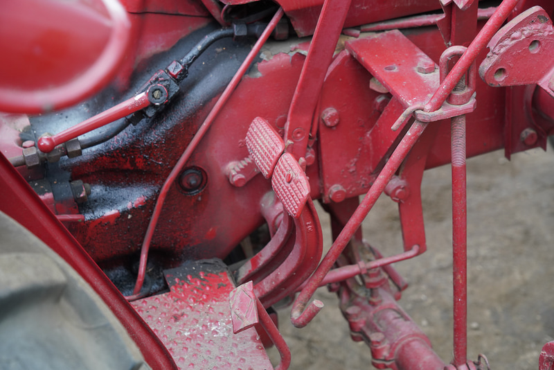 ブレーキは左右別々にかけることも可能。通常は接続しておく