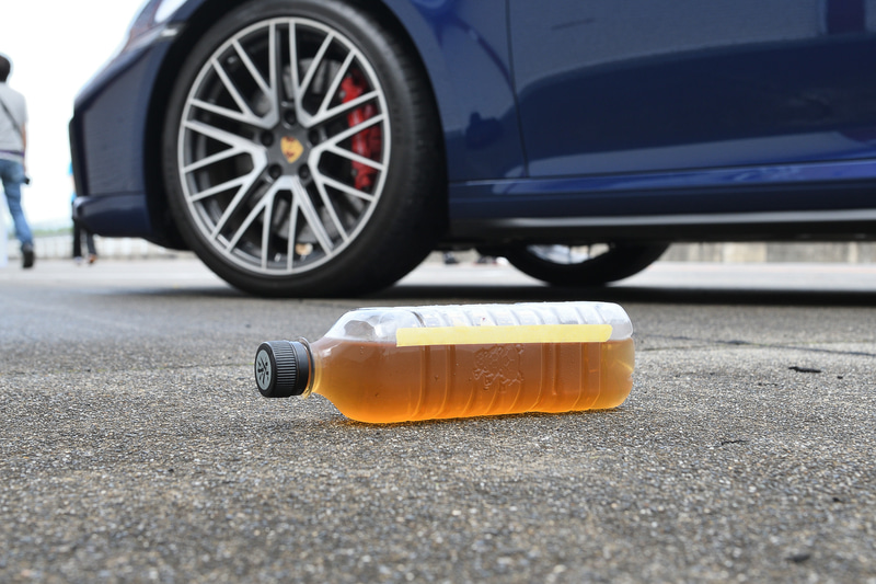 ピットレーンでは勾配が付いていることを発見