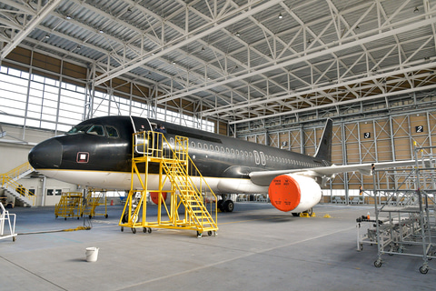 スターフライヤー、退役したA320（JA23MC）に感謝の清掃。寄せ書きで