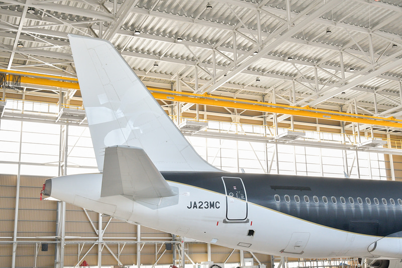 垂直尾翼のロゴと「Spirit of Kitakyushu」の文字は消されていた