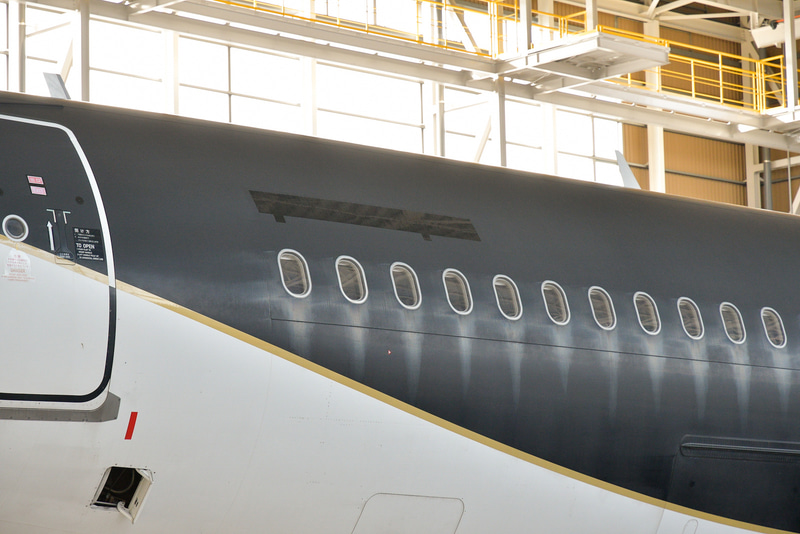 垂直尾翼のロゴと「Spirit of Kitakyushu」の文字は消されていた