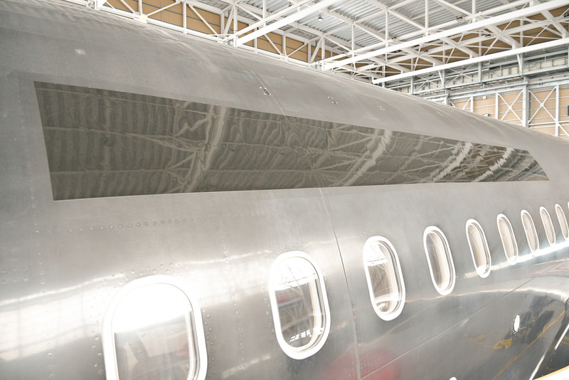 機体左側。前方の「STARFLYER」の文字が消されていた