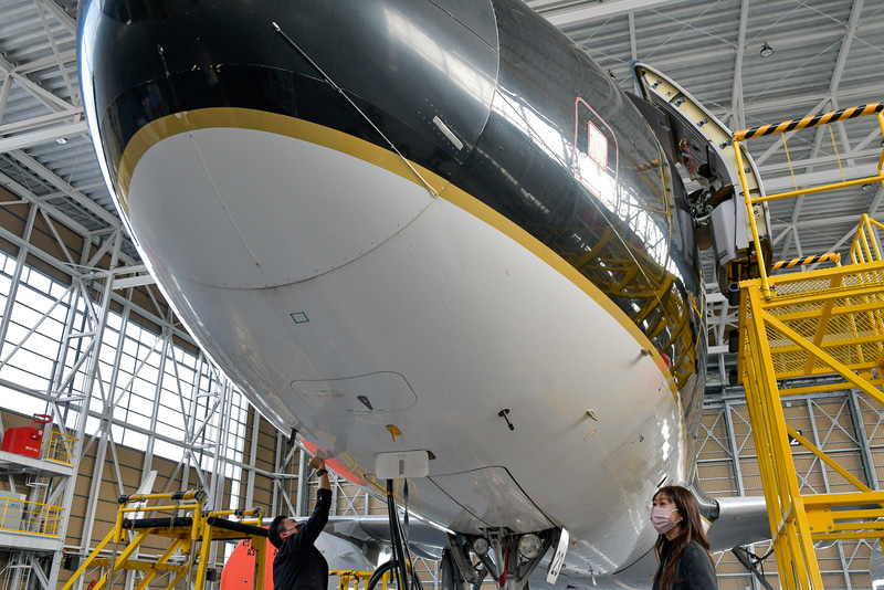 寄せ書きをする箇所は機首の下側