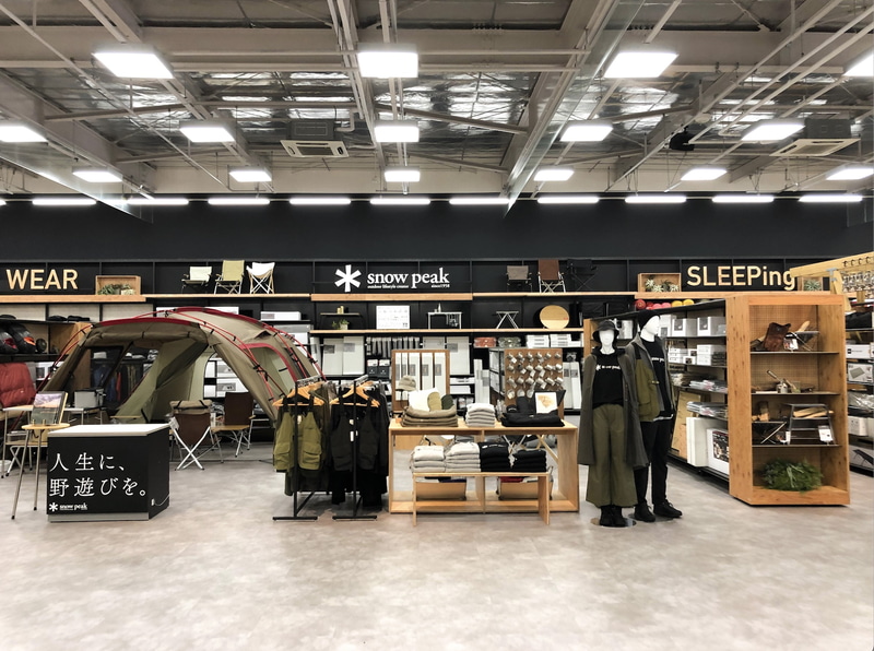 店内では、「LIVing」「DINing」「SLEEPing」の3つのシーン別に商品を陳列