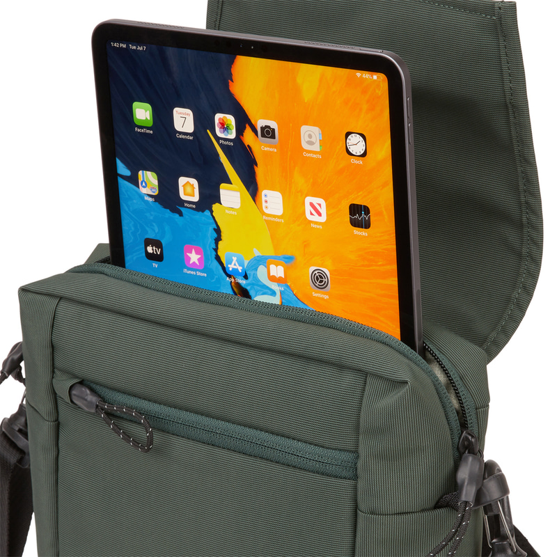 10.5インチタブレットを収納可能