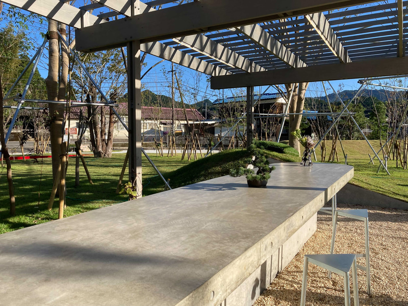 遊具などはマルヒロにゆかりのあるアーティストがデザインしたという