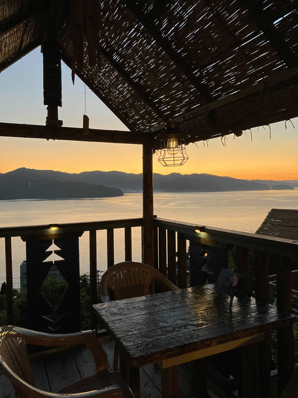 大村湾を眺めながらゆったりした時間を過ごせるカフェも