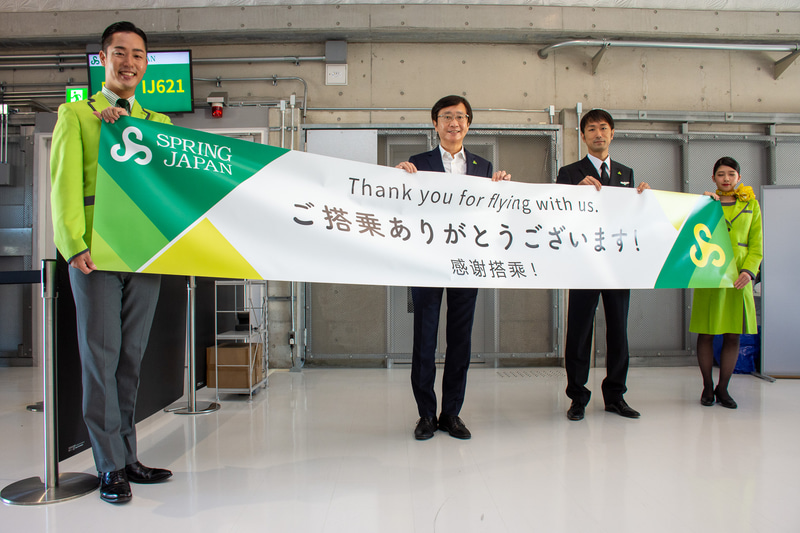 ゲート前では横断幕を展開