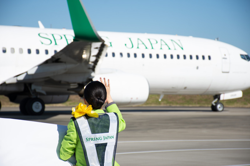横断幕で見送る