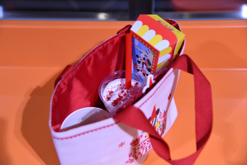 「ランチケース」にセット入れて持ち歩くこともできる。ファスナーはなくオープンタイプ