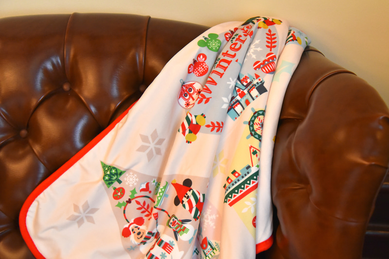 大判サイズで羽織ったり、腰に巻いて防寒できる「ブランケット」