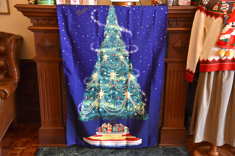 「タペストリー」は、「ぬいぐるみバッジ」などを掛けても素敵に仕上がる