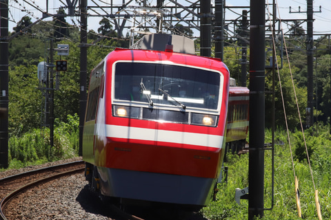 東武鉄道、「デラックスロマンスカー」カラーリングのスペーシア。撮影