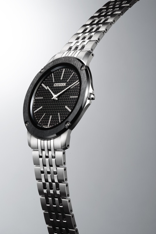 明るい色調にベゼルのブラックが映える「AR5075-69E」