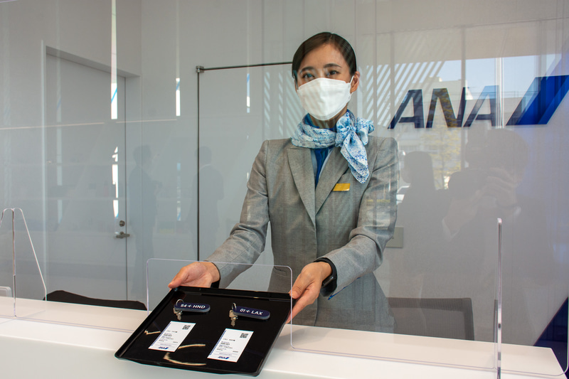 チケットとロッカーの鍵を受け取る