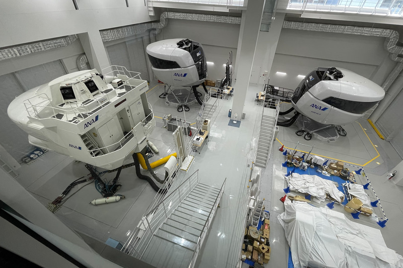 エアバス A320型機、ボンバルディア DHC-8-Q400型機のフライトシミュレータ