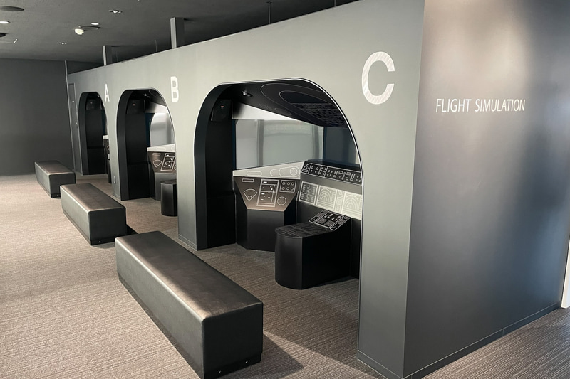 悪天候時の様子を再現したシミュレーション映像を通して、パイロットと地上のやりとりを体験できるブース