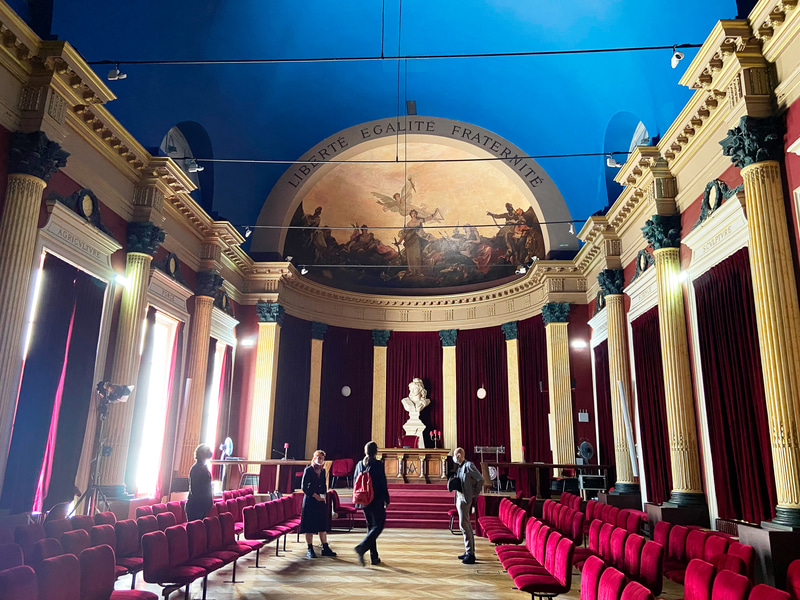 このタンプルに限らず、どのタンプルにも「Liberte, Egalite, Fraternite（自由・平等・友愛）」が掲げられています