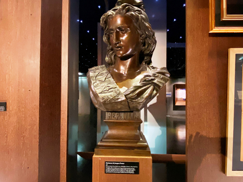 フランス共和国のシンボルであり、パリのフリーメイソンのシンボルでもあるマリアンヌ