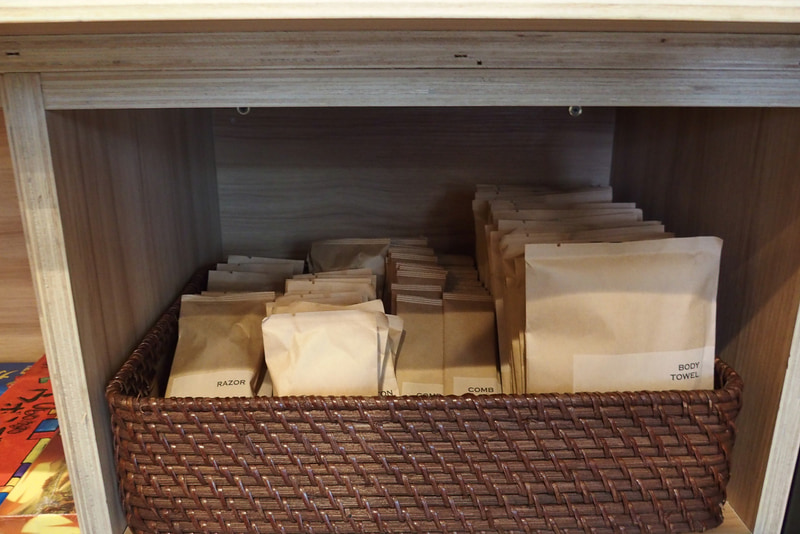 ボードゲームや無料の水、アメニティやアロマオイルなども用意