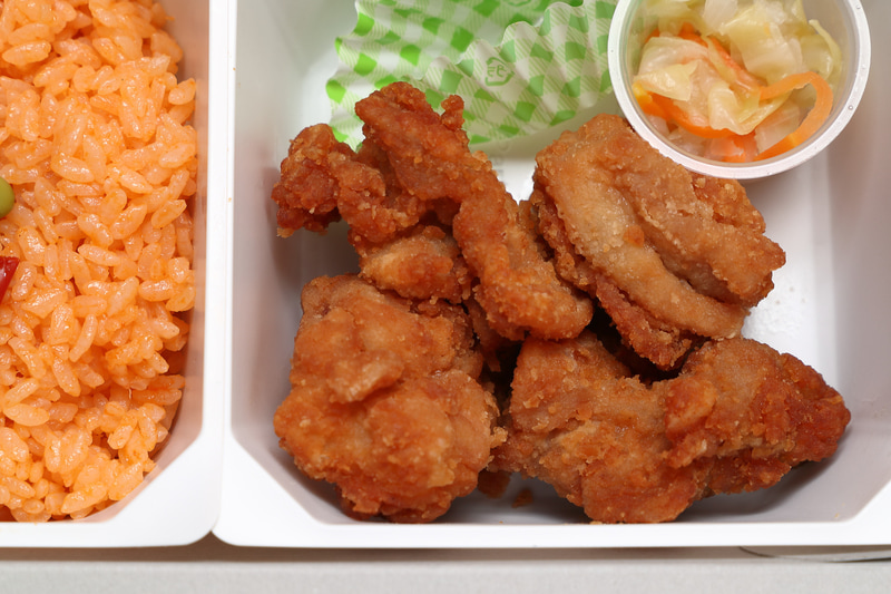 鳥の唐揚の肉にはしっかりとした下味が付いています