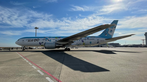 AIR DOのロコンジェット、機内を公開。きつねポケモンが北海道旅を