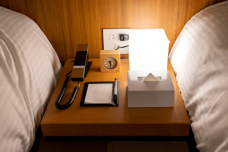 ベッドまわりはいたってシンプル、好きな感じでした