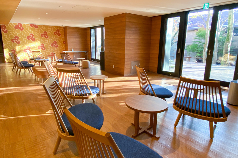 スパラウンジにはオリジナルのデトックスウォーターも。雑誌も置いてあります