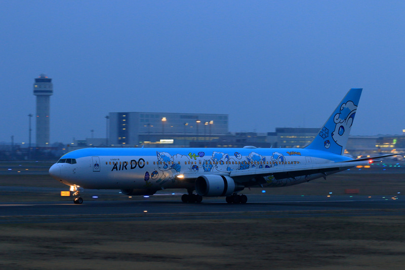 11月30日16時過ぎに新千歳空港B滑走路に着陸したロコンジェット北海道