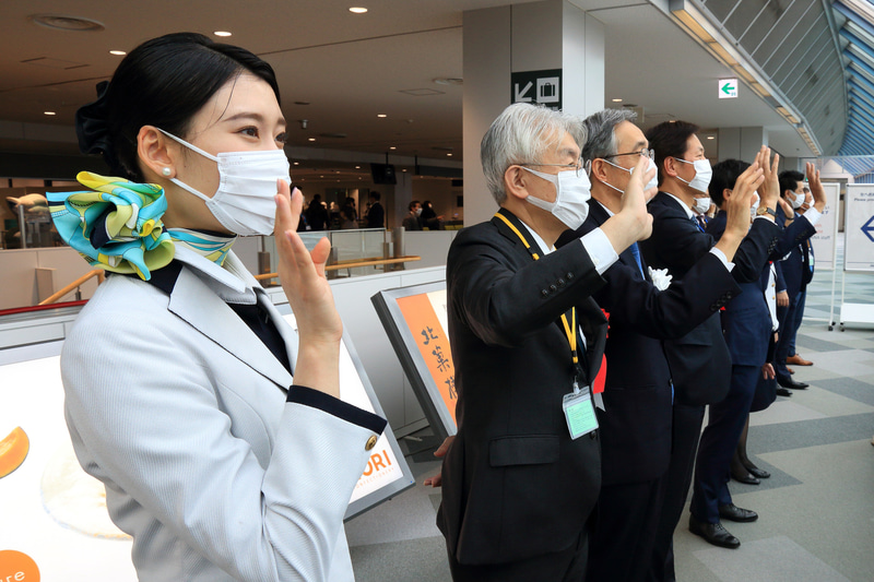 ADO20便のお見送りの様子