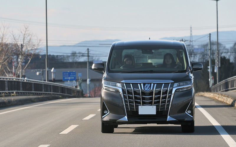 11月下旬の旭川市内は積雪ゼロ。完全ドライの路面では、ブリザック VRX3の乗り心地のよさと静粛性が際立ちます
