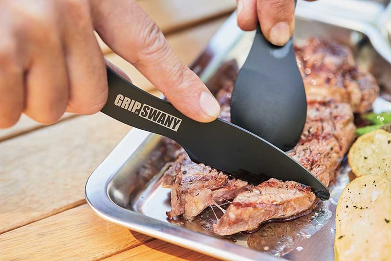 スプーンでスープをすくったり先割れ部分で食材を刺したりできる