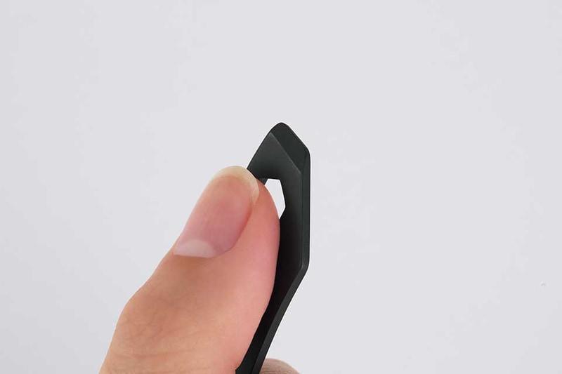 柄の先端はマイナスドライバーに