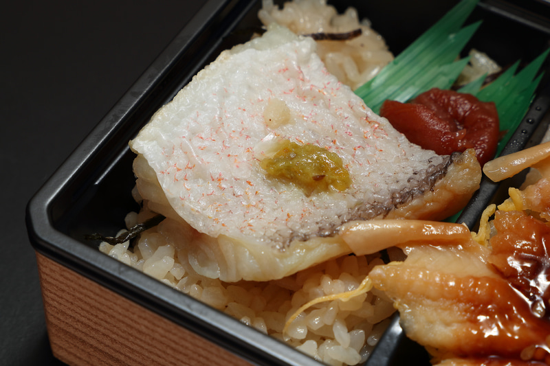 柚子こしょうの乗った甘鯛の塩焼き