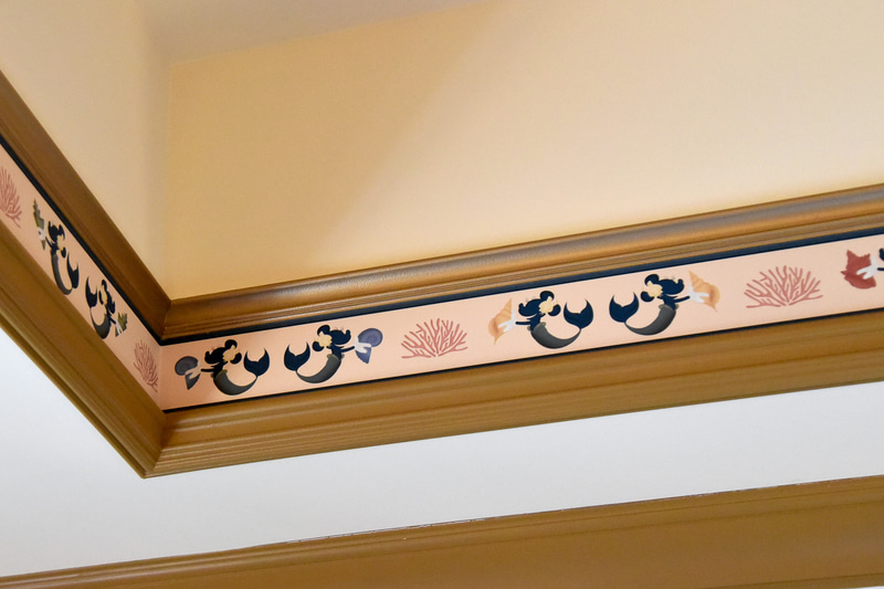 壁にはさりげなくミニーマウスのモチーフが