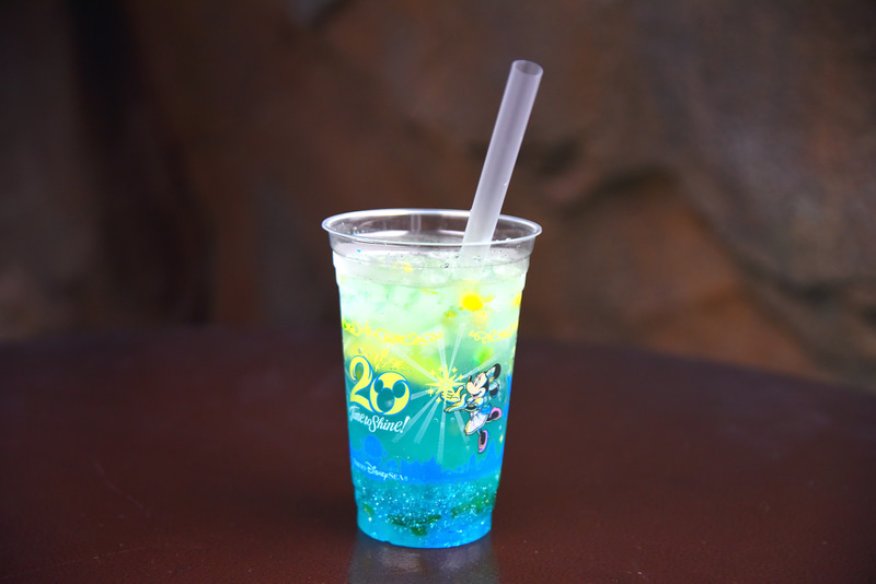 かき混ぜるとキラキラ光る「スパークリングドリンク（レモン＆ジンジャー）」