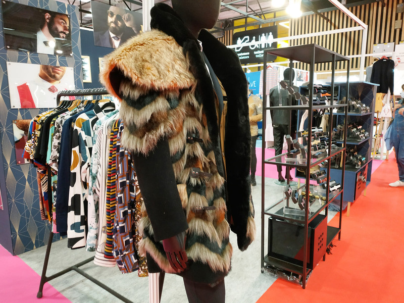 帽子、セーター、靴下、室内履き、サングラスといった衣料品やアクセサリー各種