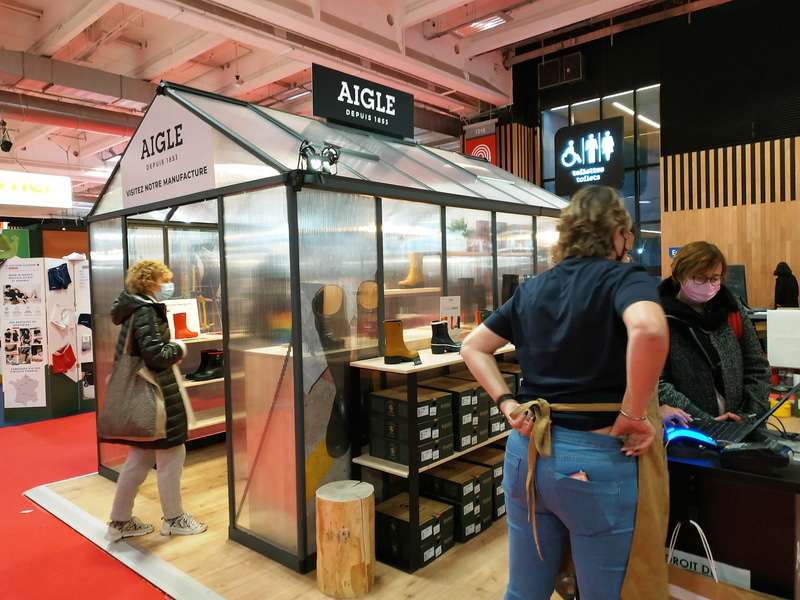 AIGLEのような有名老舗ブランドも出展しています